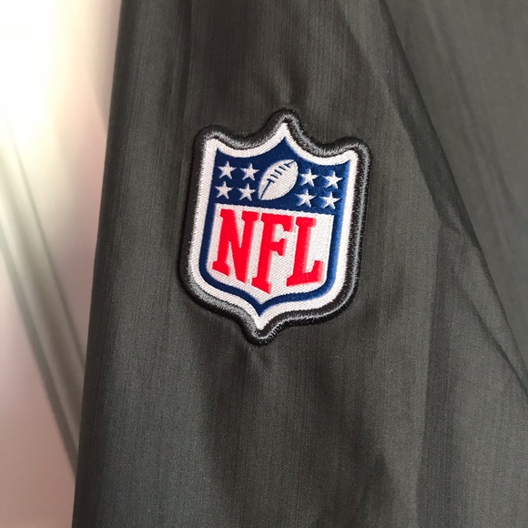 Men’s Nike TB Bucs Sideline Performance 1/2 Zip - Picture 4 of 8